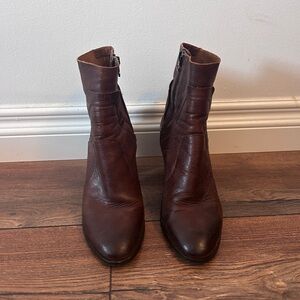 L'INTERVALLE Dark Brown Leather Ankle Boots